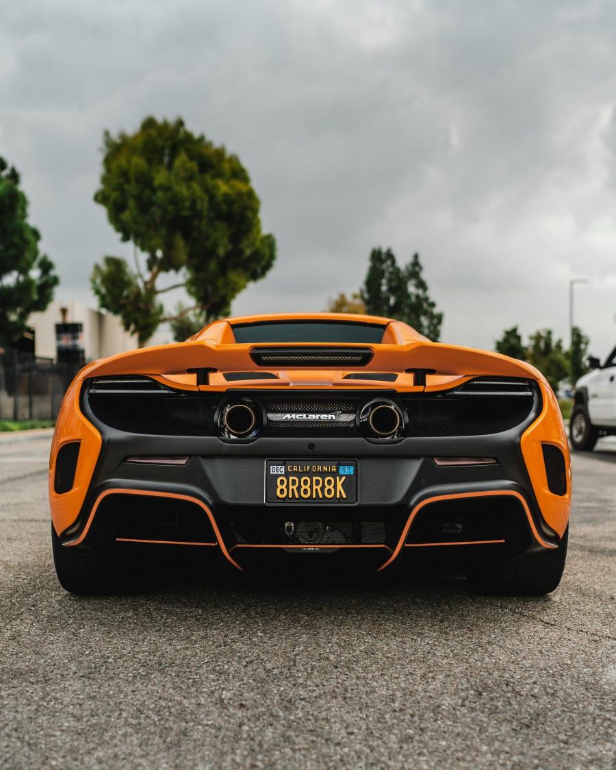  McLaren 675LT by Impressive Wrap 2019 года  (фото 2 из 6)